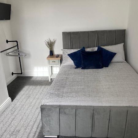 Cheshire Home Stays Crewe Extérieur photo