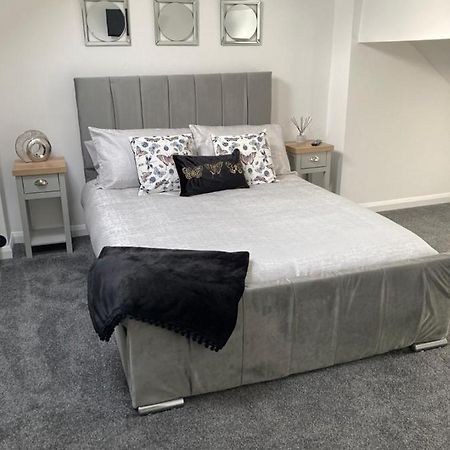 Cheshire Home Stays Crewe Extérieur photo