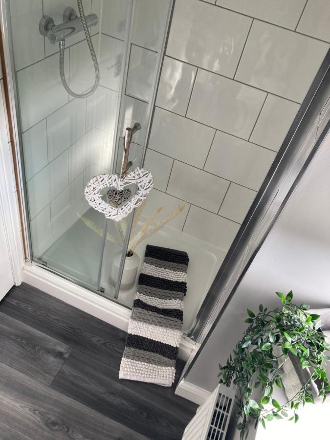 Cheshire Home Stays Crewe Extérieur photo