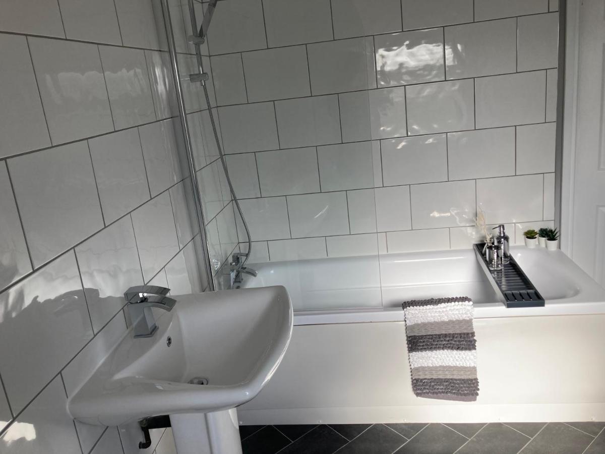 Cheshire Home Stays Crewe Extérieur photo