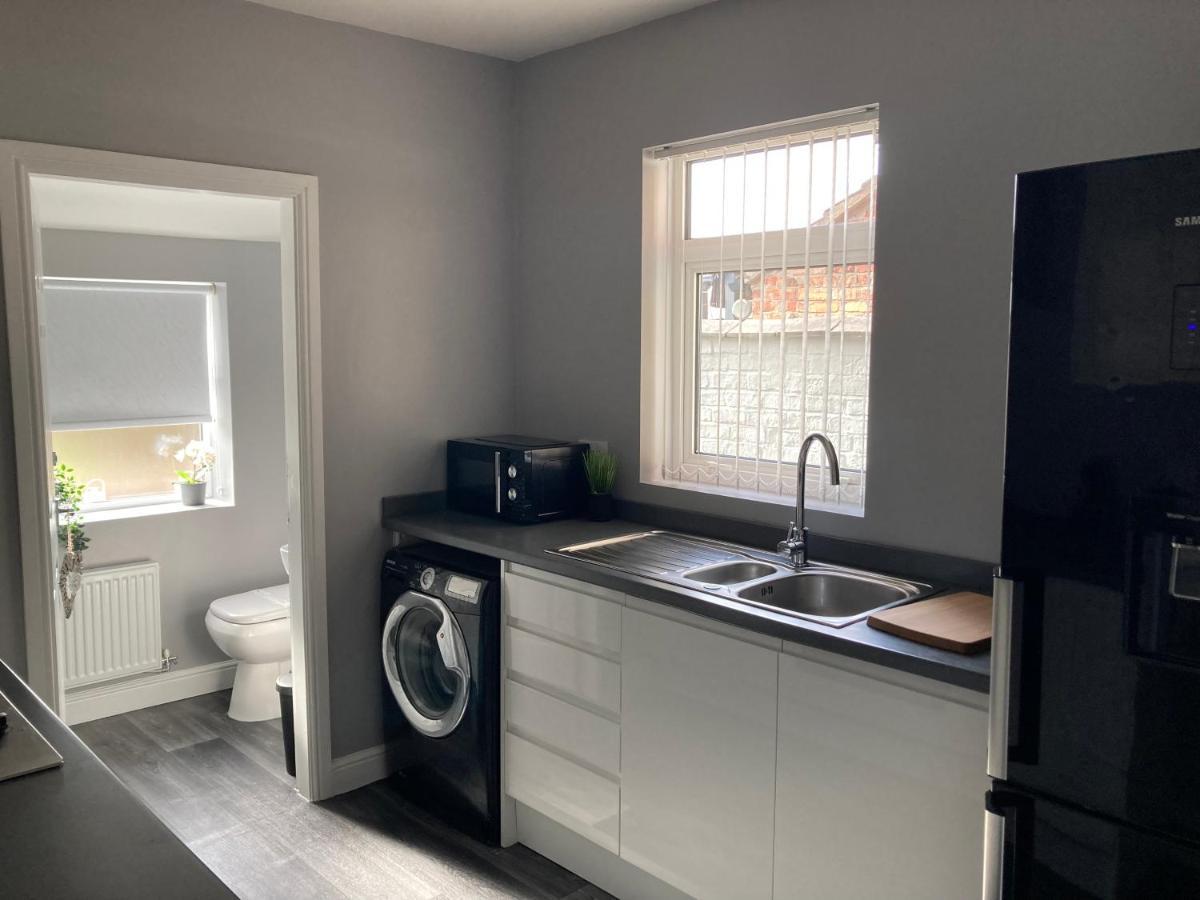 Cheshire Home Stays Crewe Extérieur photo